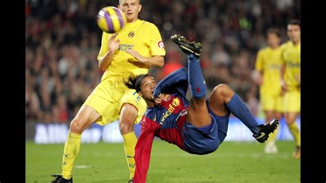 Ronaldinho's overhead kick against Villarreal (2006/07) - YouTube