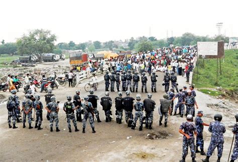 UDMF cadres impose blockade at Birgunj border point - The Himalayan ...