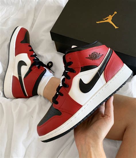 Air Jordan 1 Mid Chicago - Black Toe - Sneakerholic Vietnam