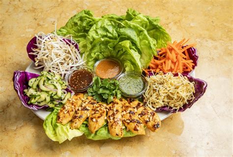 Review: The Cheesecake Factory is the restaurant America wants, deserves | Chicken lettuce wraps ...