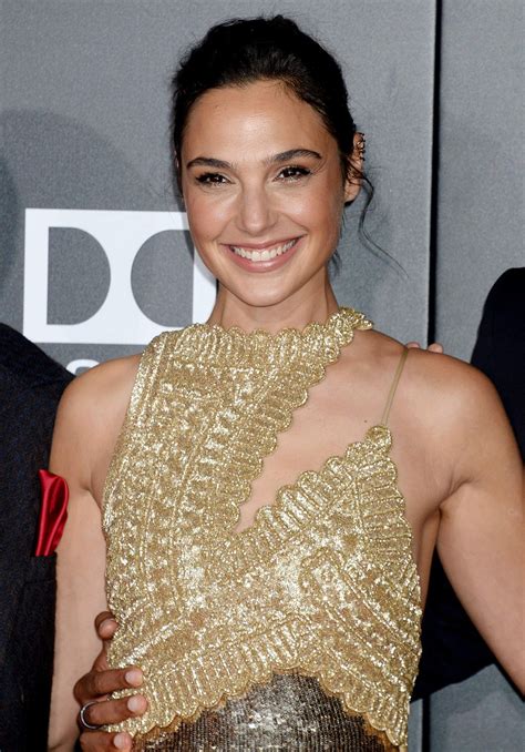 Gal Gadot - "Justice League" Red Carpet in Los Angeles • CelebMafia