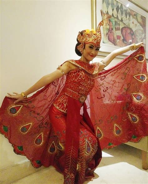 Peacock Dance, from West Java di 2020 | Merak, Penari, Kulit