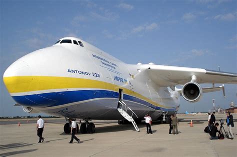 Interesting Facts About The Antonov An-225: The World's Largest Aircraft - Crew Daily