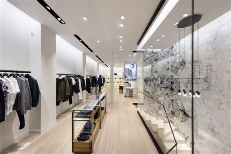 Sandro installe un flagship Homme dans le Marais parisien - Actualité : Distribution (#606609)