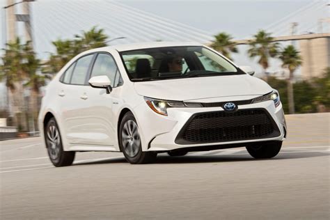 The 2020 Toyota Corolla Hybrid requires few sacrifices to save gas - CNET