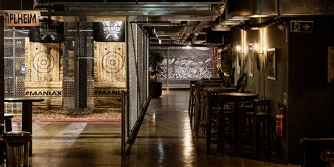 MANIAX Axe Throwing | Brisbane City axe throwing and bar | The Weekend Edition