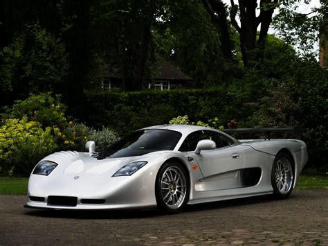 This is a monster, the Mosler MT900S. Specs: 998 kg, 600 bhp. Only 20 ...