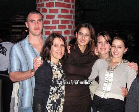 Katrina Kaif with Sisters - Family Pictures - XciteFun.net