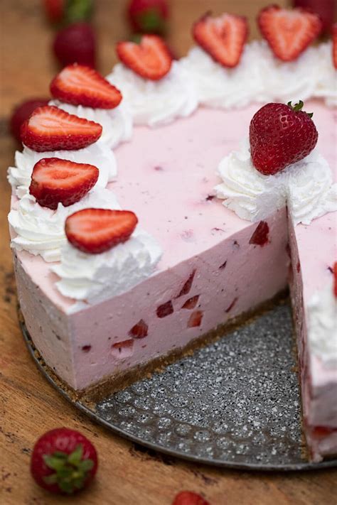 Fluffy No Bake Strawberry Cheesecake Recipe | Scrambled Chefs