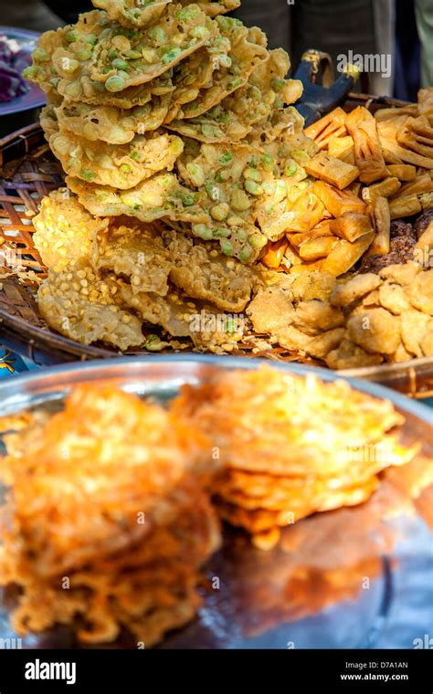 Myanmar, food market Stock Photo - Alamy