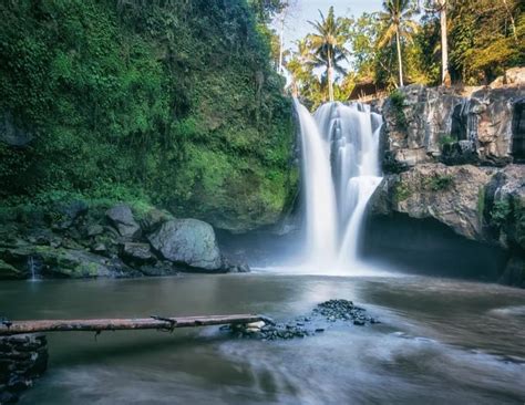 Ubud: Waterfalls, Water Temple & Bali Swing