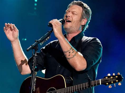 Blake Shelton Thanks God Upon Winning An ACM Award For ‘God’s Country’ | Christian Learning & News