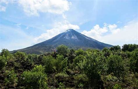 Photo tour: Volcanoes around the world - Cheapflights | Costa rica ...