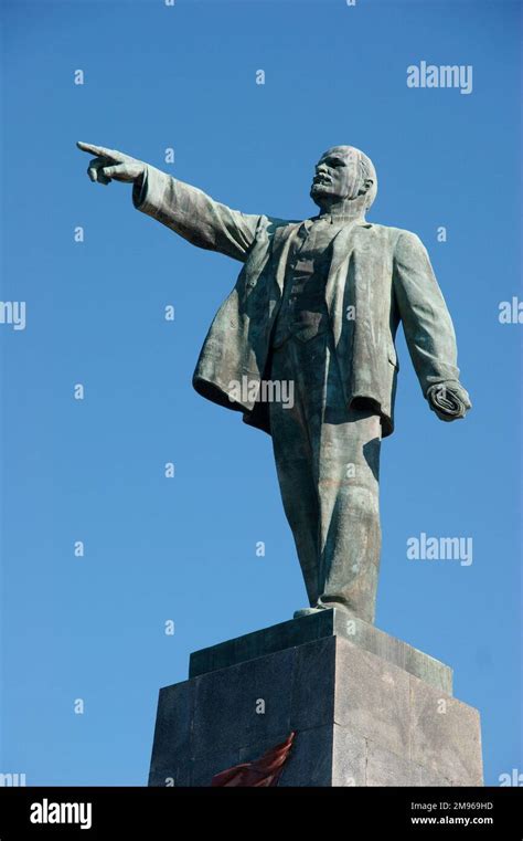 Statue of the Communist leader Vladimir Ilyich Lenin (1870-1924) on the ...