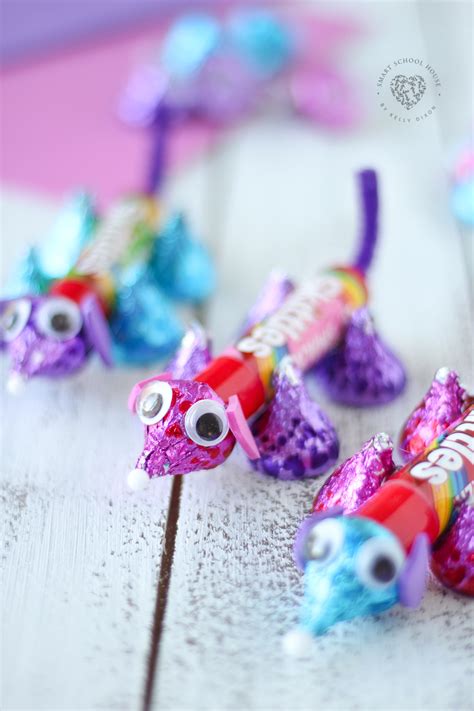 How to Make a CANDY CRITTER with Hershey's Kisses