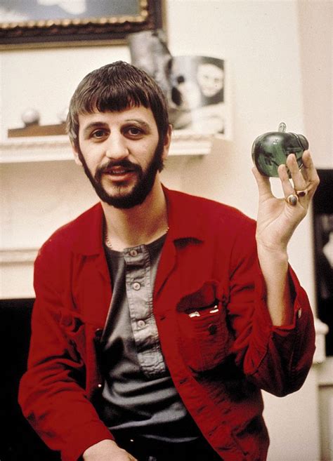 Ringo Starr at Apple, 1969 photo by Chris Walter | Ringo starr, Beatles, Foto