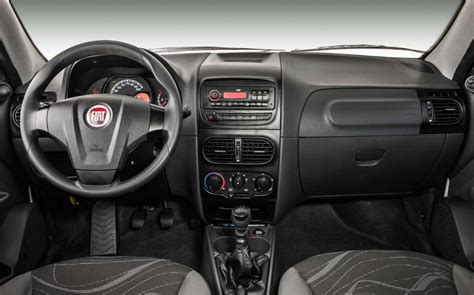 Fiat-Strada-interior - Mega Autos