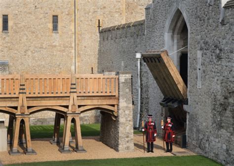 Halt! The Tower of London Gets a New Working Drawbridge - Londontopia