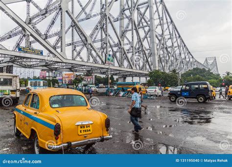 HOWRAH, INDIA - OCTOBER 27, 2016: View of Howrah Bridge, Suspended Span Bridge Over the Hooghly ...