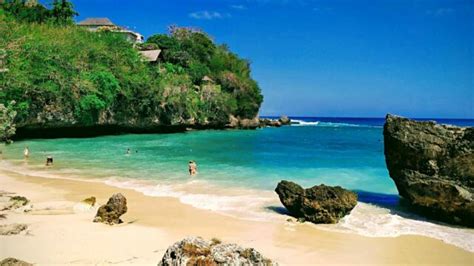 Padang Padang Beach, Attractions & Top Things To Do - IdeTrips