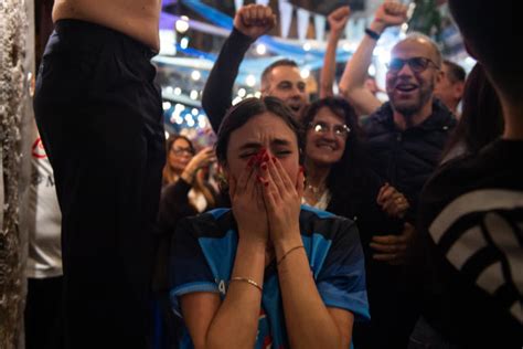 Napoli, fans erupt in celebration after team clinches its first Serie A ...