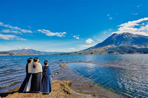 Discover The Legendary Lakes And Textiles Of Otavalo, Ecuador | vlr.eng.br