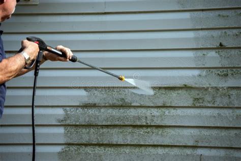 Things to Consider Before Buying Vinyl Siding Cleaner - Techicy