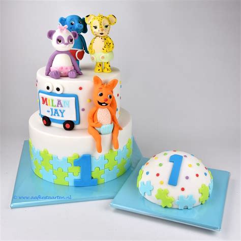 Word Party cake made by Aafke van Dijk | First birthday cakes, 1 year birthday party ideas, 1st ...