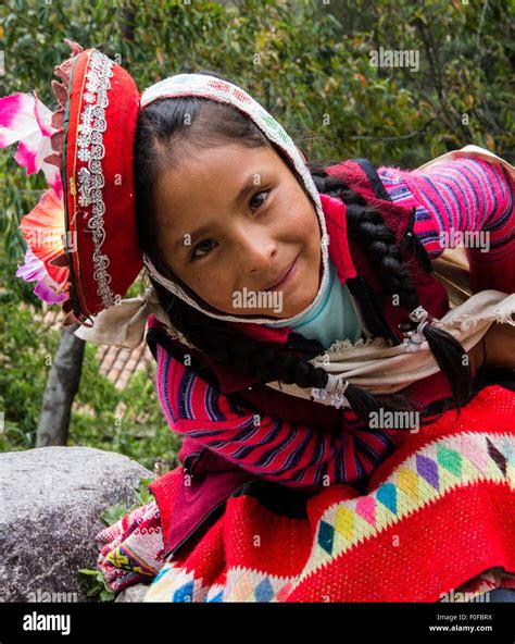 Inca girl in Ollantaytambo, Cusco, Peru Stock Photo - Alamy