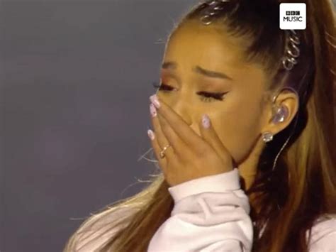 Ariana Grande Performed 'Somewhere Over the Rainbow' in Manchester and ...