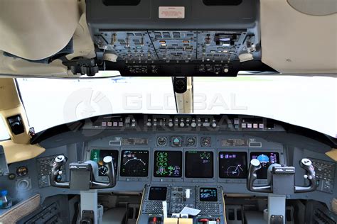 2006-Challenger-604-cockpit-Global-Aircraft - On Deck Aviation