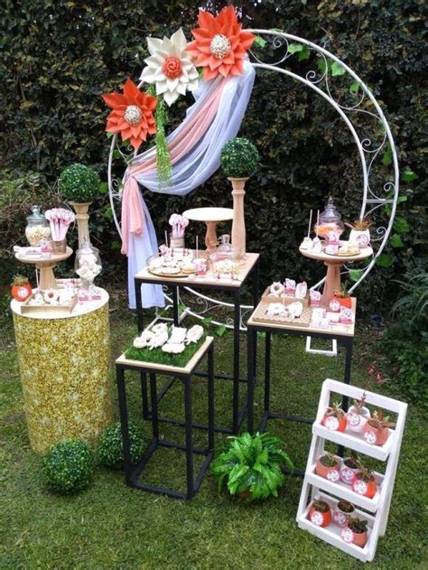 A garden-themed 40th birthday allows you to be out in the open air with your family and friends ...