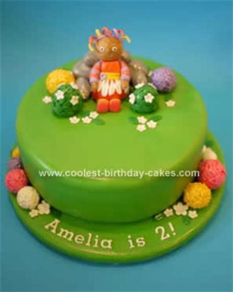 Coolest Upsy Daisy Cake