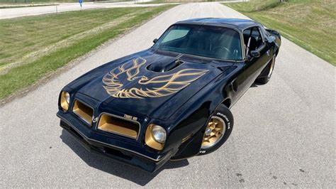 Here's The Real Story Behind Pontiac's Black-And-Gold Trans Am