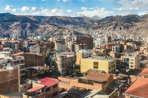 La Paz Skyline i Bolivia redaktionell arkivbild. Bild av horisont ...