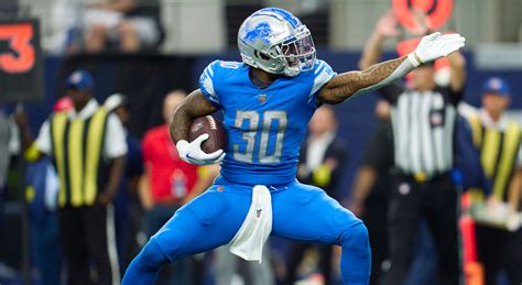 Lions' Jamaal Williams hits referee making penalty call in head with ...