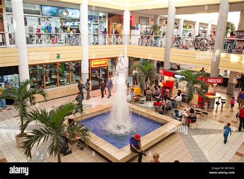 Metrocentro Shopping Mall, San Salvador Stock Photo - Alamy