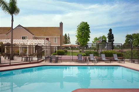 Extended-Stay Hotel Suites near Newport | Residence Inn Costa Mesa ...