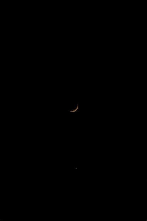 Crescent Moon in the Night Sky · Free Stock Photo