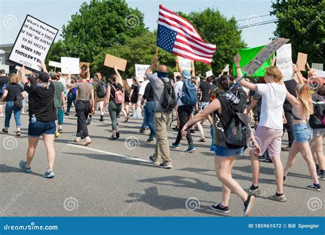 BLM Protestor with an Upside Down American Flag Editorial Photography ...