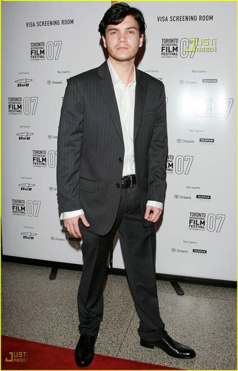 Emile Hirsch - 'Into the Wild' Reviews: Photo 605411 | Emile Hirsch Pictures | Just Jared