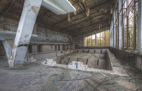 Abandoned pool near Chernobyl, Ukraine [2048x1322] by Tim Knifton : AbandonedPorn