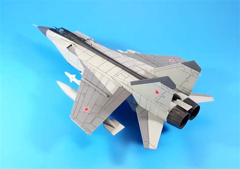 ZVEZDA MiG 31 FOXHOUND 1:72 Scale Model Kit Soviet Interceptor.