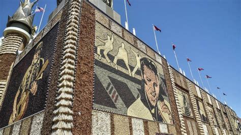 Mitchell, S.D. Corn Palace murals not changing in 2016 | Agweek