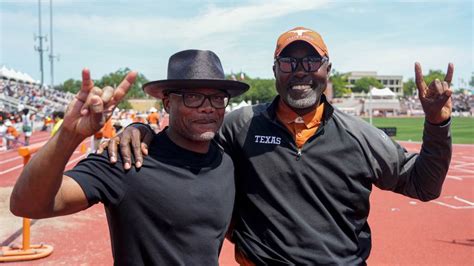 WATCH: Longhorns great Eric Metcalf accelerates past Texas A&M defense