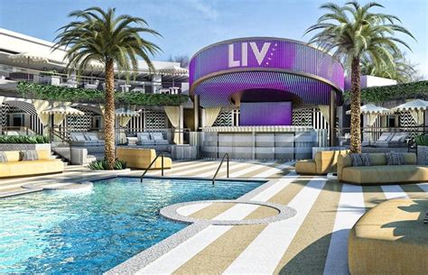 Fontainebleau Las Vegas Pool: Season, Hours, Prices & More - Midlife Miles