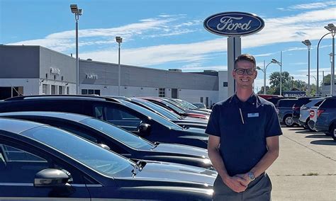 Michigan Ford dealership rethinks used-car commissions | Automotive News