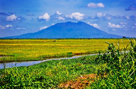 mt. arayat | Located in Arayat, Pampanga, it is a dormant vo… | Flickr