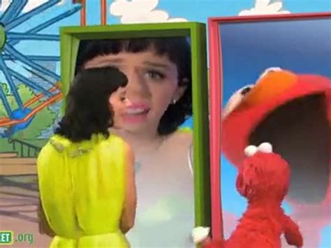 Elmo Gets 'Hot N Cold' with Katy Perry. - Vídeo Dailymotion