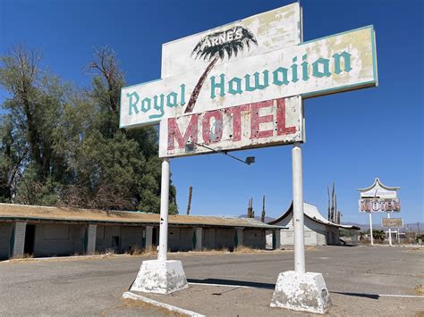 Abandoned Royal Hawaiian Motel: 50+ Years of History Rotting Away